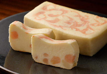 祇園のお茶屋はんのチーズケーキ「絹」の写真